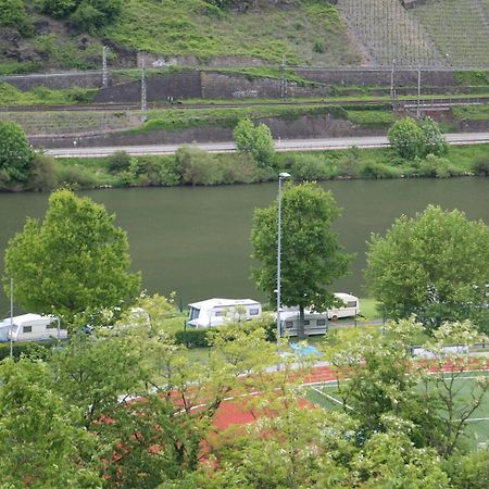 Haus Flora - Ferienwohnungen Cochem Exterior foto