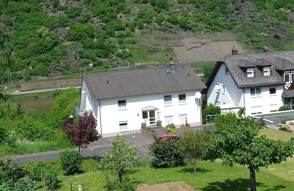 Haus Flora - Ferienwohnungen Cochem Exterior foto